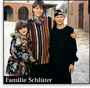 Gloria Schlüter -- Mit der  Forderung nach einem ''Scientology freien Niedersachsen'' will die Junge Union Gloria Schlüter von ihrem Reiterhof in der Lüneburger Heide vertreiben und drohte, den Hof abzubrennen. 